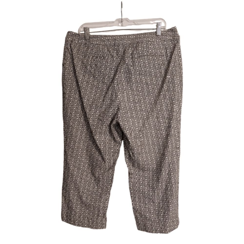EUC-Black and white Design Capris